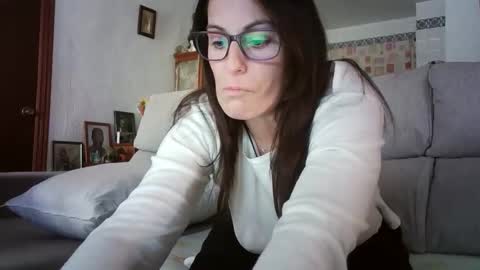 Snapshot of lolahueso chatting on April 2, 2026, 2:47 pm LOLA HUESO y ERIC online show from April 2, 2026, 2:47 pm