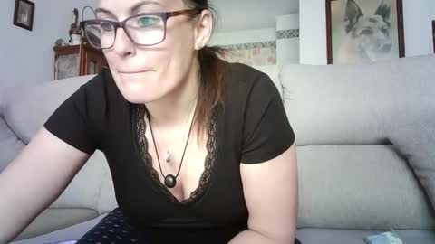 Snapshot of lolahueso chatting on April 10, 2026, 8:52 am LOLA HUESO y ERIC online show from April 10, 2026, 8:52 am