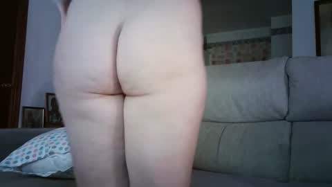 Snapshot of lolahueso chatting on April 12, 2026, 1:49 pm LOLA HUESO y ERIC online show from April 12, 2026, 1:49 pm