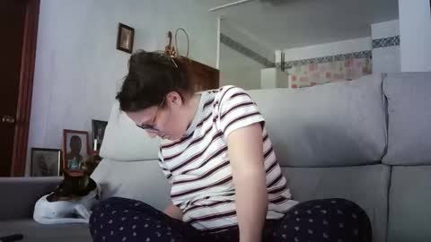 Snapshot of lolahueso chatting on April 17, 2026, 2:31 pm LOLA HUESO y ERIC online show from April 17, 2026, 2:31 pm