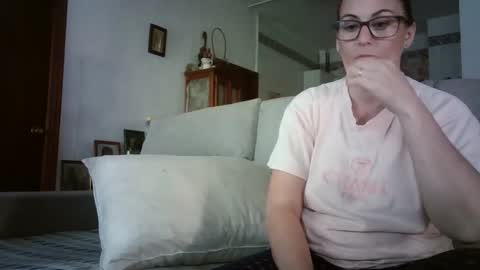 Snapshot of lolahueso chatting on May 3, 2026, 3:07 pm LOLA HUESO y ERIC online show from May 3, 2026, 3:07 pm