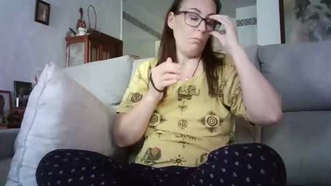 Snapshot of lolahueso chatting on May 18, 2026, 2:56 pm LOLA HUESO y ERIC online show from May 18, 2026, 2:56 pm