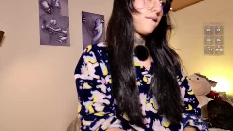 Snapshot of lolaleah_ chatting on December 1, 2025, 2:44 pm Lola online show from December 1, 2025, 2:44 pm