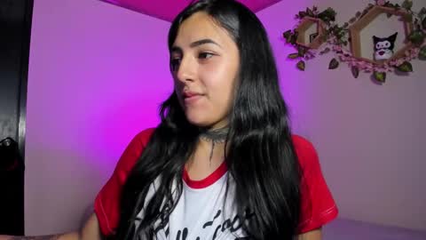 Snapshot of lolaleah_ chatting on February 3, 2026, 10:48 pm Lola online show from February 3, 2026, 10:48 pm