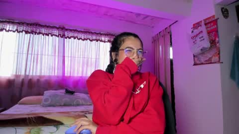 Lola online show from April 14, 2026, 6:25 pm