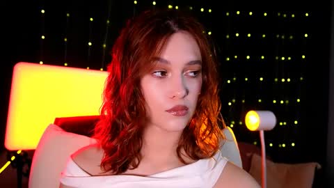 lolalemona online show from May 15, 2026, 10:33 am