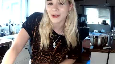 Lola Lixx online show from July 14, 2026, 2:05 am