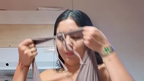 lolalola_12 online show from November 6, 2025, 12:11 am