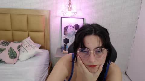 Snapshot of lolamaxi chatting on February 5, 2025, 9:46 am LOLA online show from February 5, 2025, 9:46 am