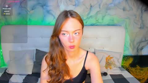Lola online show from September 22, 2025, 6:54 pm