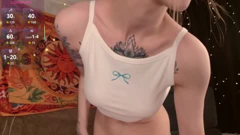 lolami_ online show from May 14, 2026, 7:26 am