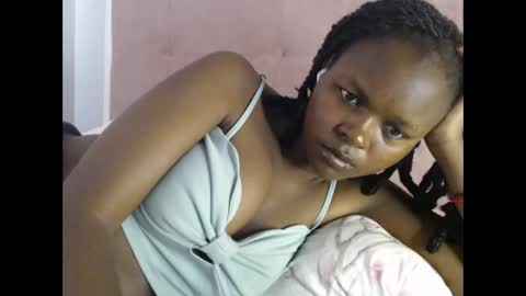 lolamia7 online show from November 16, 2025, 5:02 am