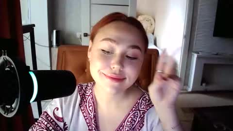 Lola online show from September 15, 2025, 10:48 am