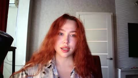 Snapshot of lolamint_ chatting on September 19, 2025, 11:55 am Lola online show from September 19, 2025, 11:55 am