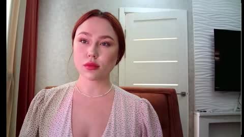 Snapshot of lolamint_ chatting on October 1, 2025, 7:58 am Lola online show from October 1, 2025, 7:58 am