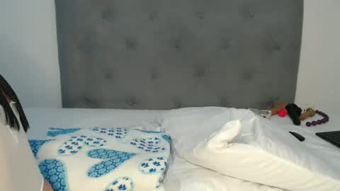 Snapshot of lolapaz3 chatting on February 14, 2025, 9:53 pm Lola online show from February 14, 2025, 9:53 pm