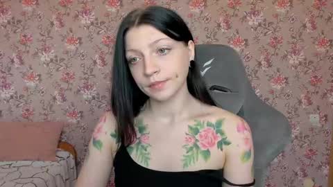 Snapshot of lolarozzie chatting on April 25, 2026, 3:42 am Lola Next stream January 6th at 0500am 30 minutes GMT online show from April 25, 2026, 3:42 am