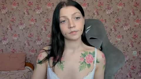 Snapshot of lolarozzie chatting on May 1, 2026, 4:06 am Lola Next stream January 6th at 0500am 30 minutes GMT online show from May 1, 2026, 4:06 am