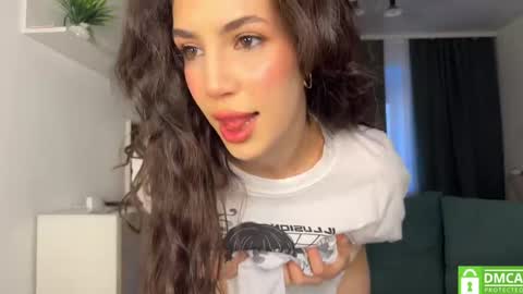lolateasex online show from May 8, 2026, 11:48 am