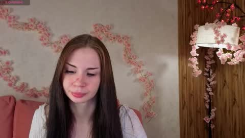 Lola online show from November 18, 2025, 9:25 am