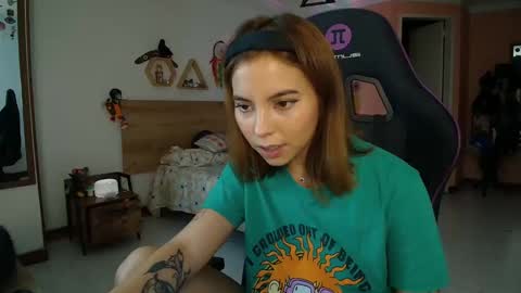 Snapshot of lolaverse chatting on February 27, 2025, 9:04 pm Lola doll online show from February 27, 2025, 9:04 pm