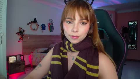 Snapshot of lolaverse chatting on October 7, 2025, 9:45 pm Lola doll online show from October 7, 2025, 9:45 pm