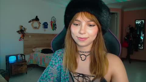 Snapshot of lolaverse chatting on October 8, 2025, 7:55 pm Lola doll online show from October 8, 2025, 7:55 pm