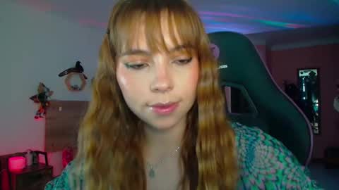 Snapshot of lolaverse chatting on October 18, 2025, 8:53 pm Lola doll online show from October 18, 2025, 8:53 pm