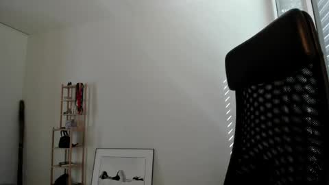 Lola doll online show from April 23, 2026, 1:35 pm