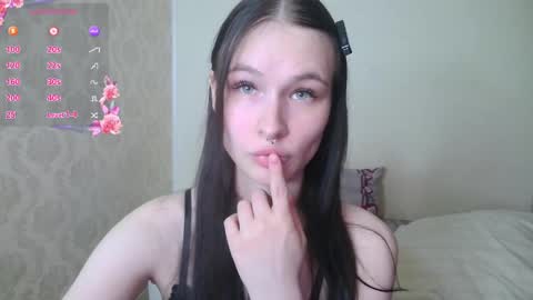 Lola online show from May 5, 2026, 7:33 pm
