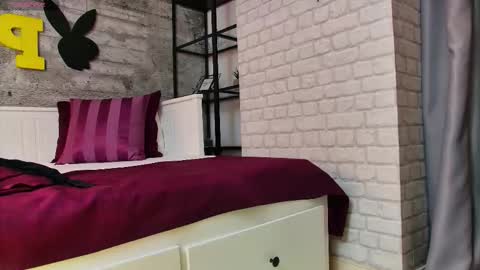 Lola online show from December 20, 2025, 7:32 pm