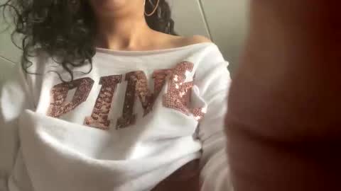 lolaxo4u87 online show from February 22, 2026, 2:37 pm