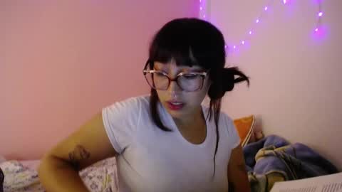 Lolita  online show from March 7, 2025, 4:13 am