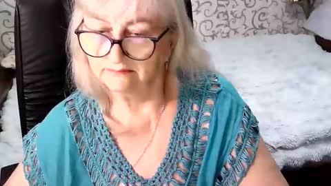 Snapshot of lolkaalyss chatting on October 9, 2025, 3:21 pm LolkaAlyss online show from October 9, 2025, 3:21 pm