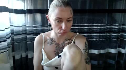 Snapshot of lollifox_1 chatting on October 17, 2025, 6:38 am Lisa online show from October 17, 2025, 6:38 am
