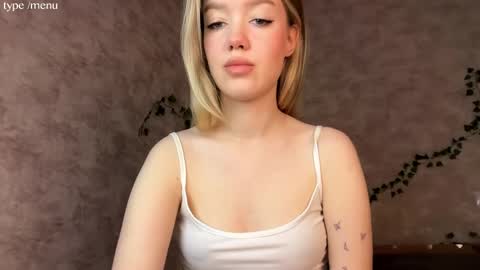 Mia online show from May 13, 2026, 5:49 am