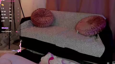 Lolly  online show from October 12, 2025, 1:59 am