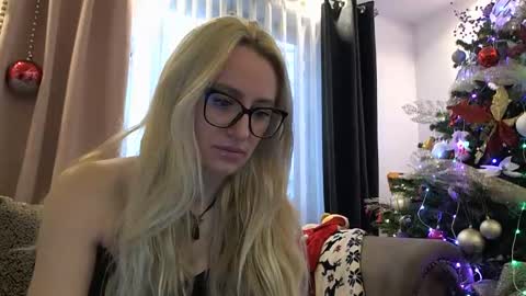 Lolly online show from December 14, 2025, 7:58 am