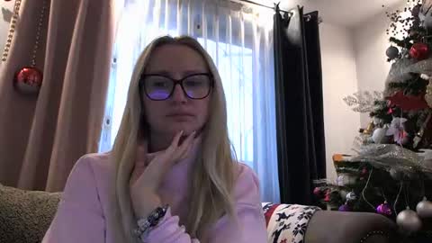 Lolly online show from December 15, 2025, 7:12 am