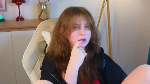 Mona online show from October 16, 2025, 3:46 pm