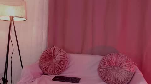 Snapshot of lollypetitte_ chatting on October 1, 2025, 4:51 am Lolly online show from October 1, 2025, 4:51 am