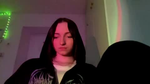 Polly online show from April 17, 2026, 2:42 pm