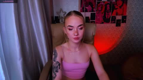 Snapshot of lollyy_baby chatting on November 15, 2025, 8:33 am Lollyy baby online show from November 15, 2025, 8:33 am