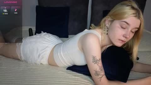 Eva online show from November 22, 2025, 8:52 pm