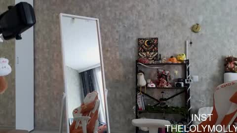 Molli online show from June 19, 2026, 10:41 am