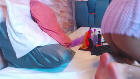 lolypo61700 online show from February 16, 2025, 11:05 pm