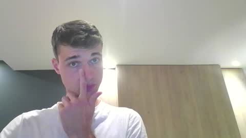 london_tomy online show from September 21, 2025, 1:40 am