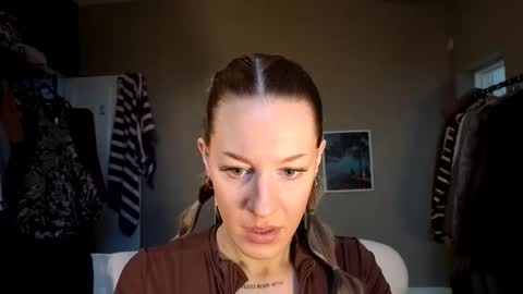 Em online show from January 9, 2026, 8:50 am