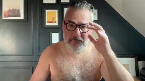 EnglishBear online show from September 19, 2025, 12:17 pm