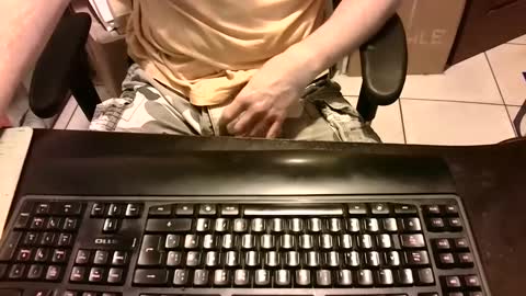 Snapshot of lonelypumabreizh chatting on December 28, 2024, 6:17 am Pumabreizh online show from December 28, 2024, 6:17 am